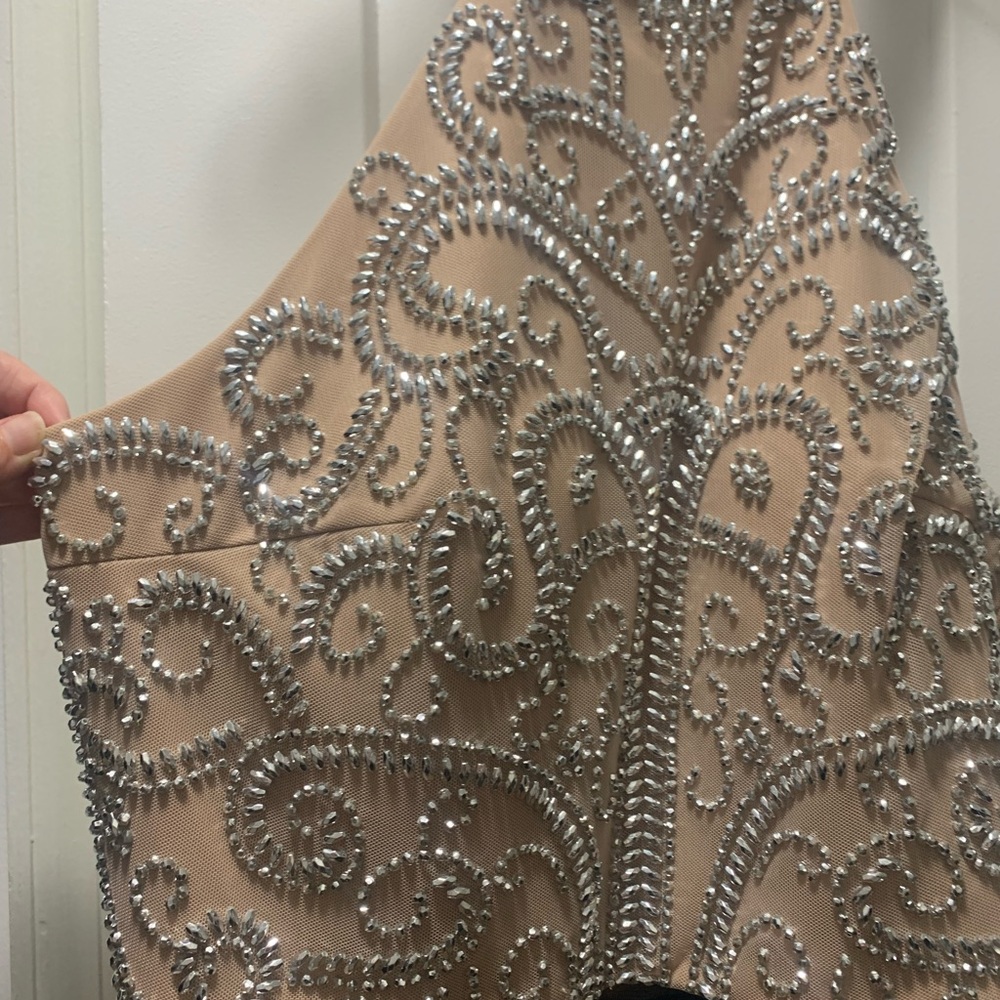 Formal Dress - Picture 2 of 6